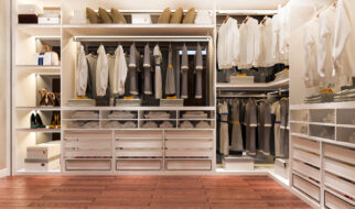 Garderoby na zamówienie – na co zwrócić uwagę przy projektowaniu?